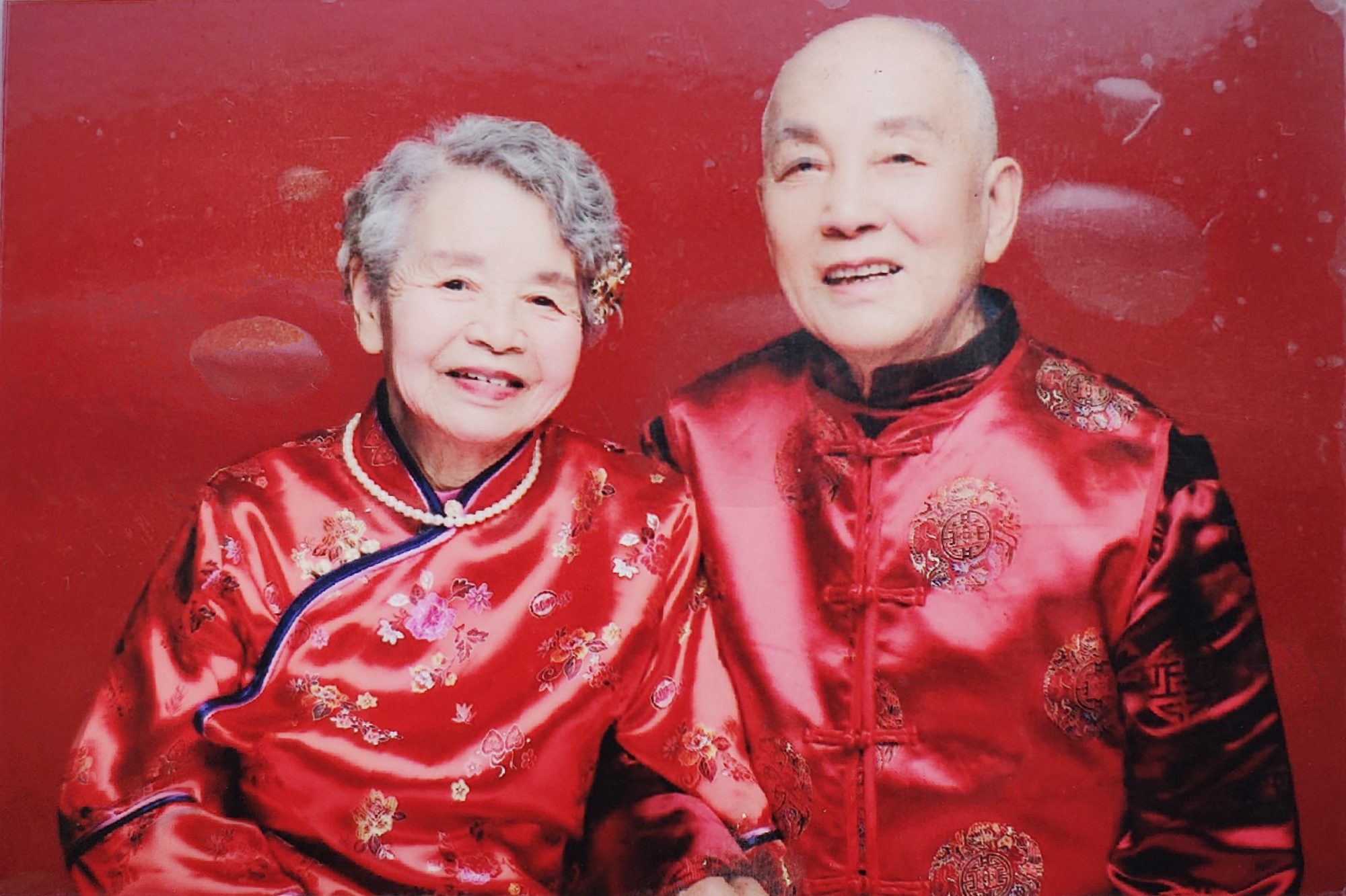 慈父曹玉春   慈母徐鳯宝...
